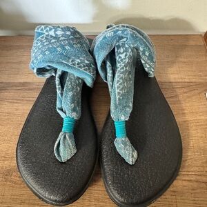 SANUK Blue Tribal Print Yoga Mat Sandals Sz 7